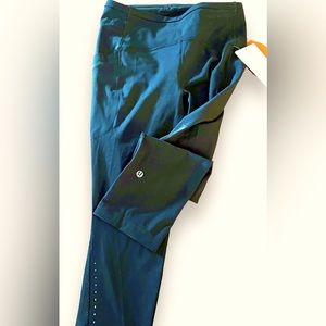 Lululemon Super Stretchy, Comfortable Yoga/Workout Leggings Swift speed HR Crop